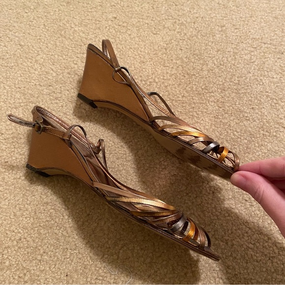Beene Bag Vintage Strappy Wedge Gold Size 7 - Picture 2 of 6